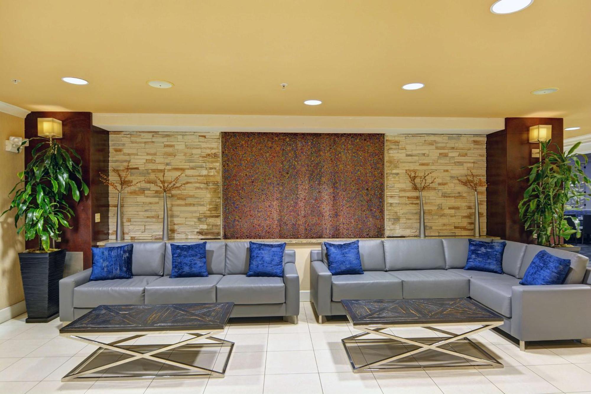 Embassy Suites Valencia Exterior foto
