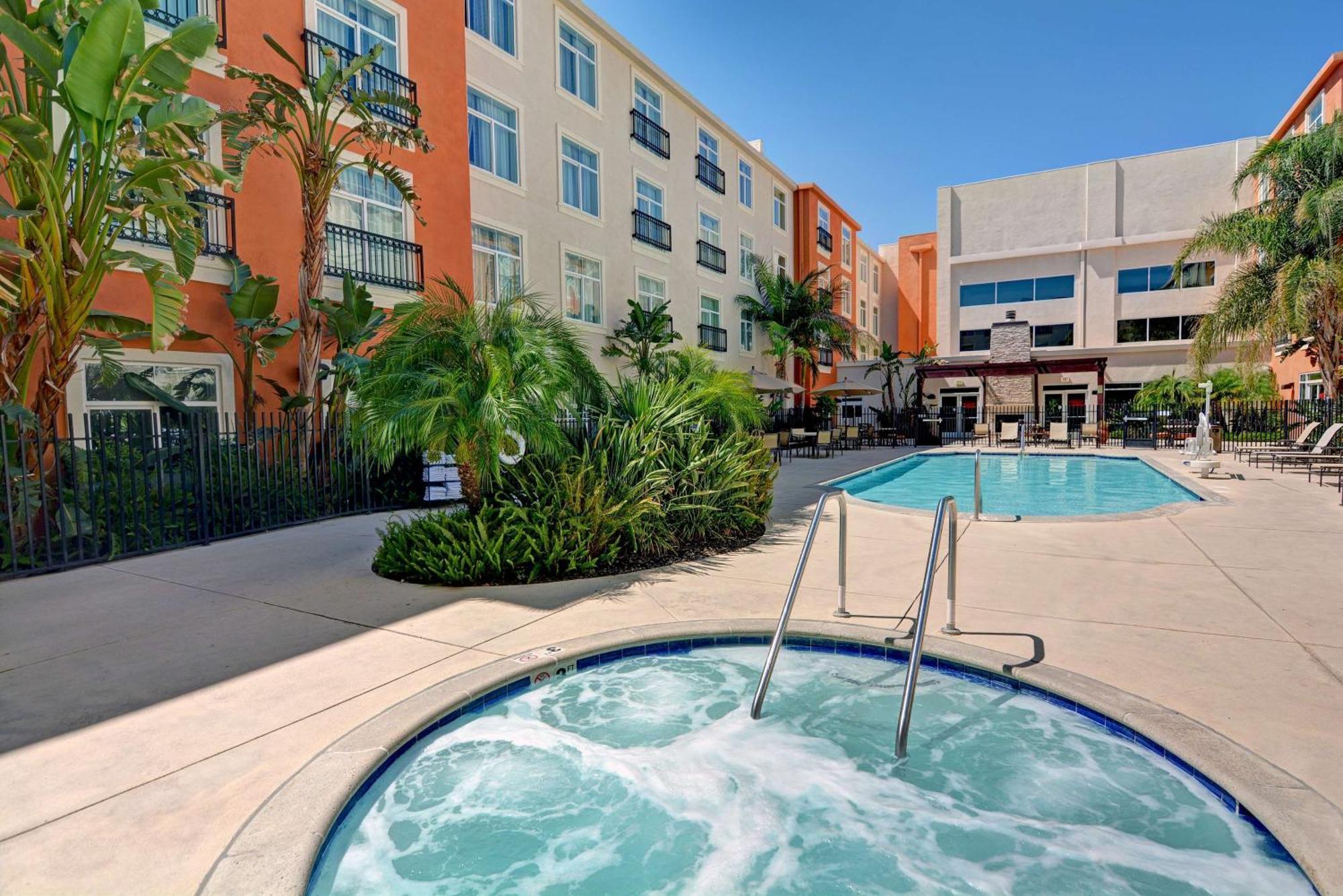 Embassy Suites Valencia Exterior foto