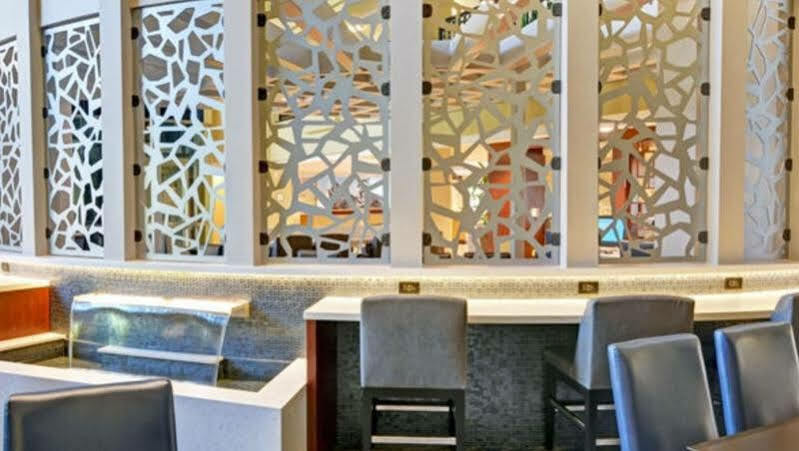 Embassy Suites Valencia Exterior foto